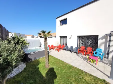 Villa Seaside- Jaccuzzi Beach 200 m Walk !