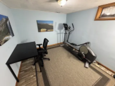 Des Moines Entire home  3 Bdms King; Queen; Twins  quiet near High Trestle Trail