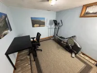 Des Moines Entire home  3 Bdms King; Queen; Twins  quiet near High Trestle Trail