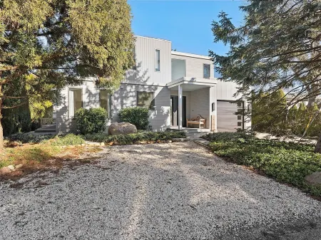 Sag Harbor Water View w Dock 1.5ml from Town