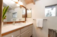 Cozy 4-bedroom lakefront house in nestled in the trees in Lake Arrowhead!