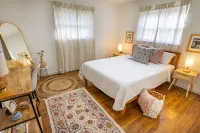 Pet Friendly*Pool Table*Heated Patio Green Door Getaway @ New River Gorge NP