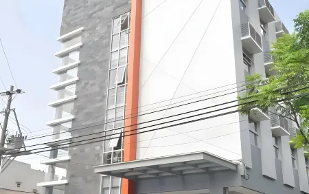 Hotel d'Ben Отели рядом с достопримечательностью «Monumen Panglima Besar Jenderal Soedirman»