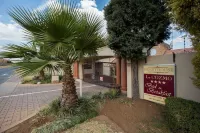 Le Cozmo Guesthouse Отели в г. Альбертон