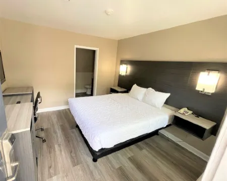 Shangri-La Motel Hotels in Bristol County