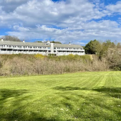 North Conway Mountain Inn Hotels near Kahuna Laguna