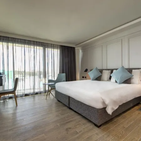 Land's End, Boutique Hotel