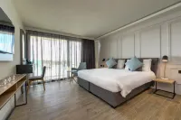 Land's End, Boutique Hotel