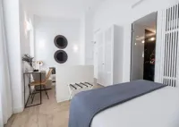 Myr Marqués House