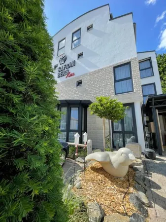 Safranberg Hotel & Sauna Отели в г. Ульм