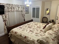 Holland Farmhouse Inn B&B Hotels near Kollen Park & Heinz Waterfront Walkway