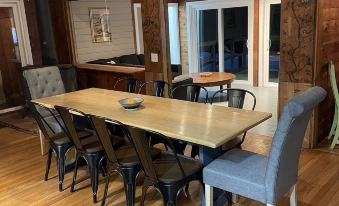 Brookside Hideaway, Brook Road Inn
