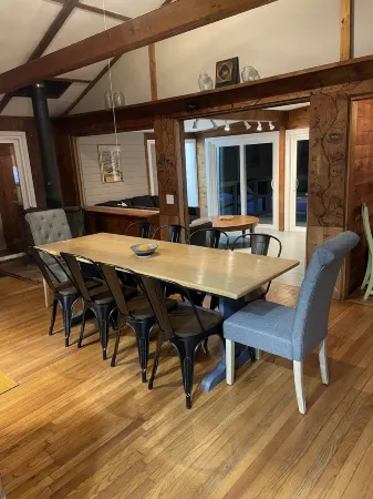 Brookside Hideaway, Brook Road Inn