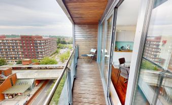 Basildon - 2 Bed Flat - Sleeps 5 - Near Station