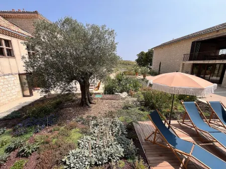 Gîte l'Etable - Domaine Lassalle Saint-créac Отели в г. Лектур