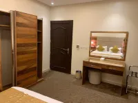 Laylati Dhahrat Laban Hotels near Zahrat `Awsa'