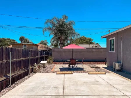 Modern Retreat with Spacious Yard & Cozy Interiors