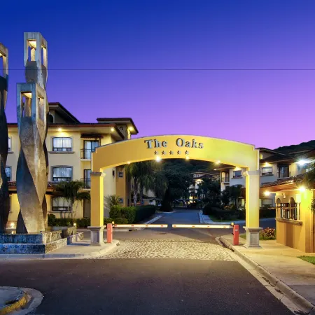 The Oaks Tamarindo Pool Front Condominiums Fast Wifi