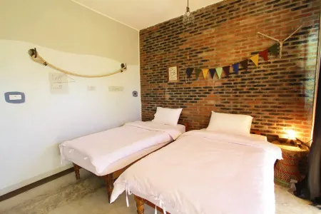 Above the Sea Guesthouse Отели в г. Mae Sariang