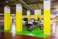 Hotel Continental - TonelliHotels - parking
