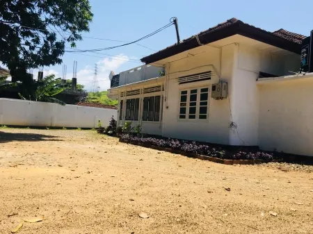 Umaya Rest Inn Отели рядом с достопримечательностью «Пик Адама»