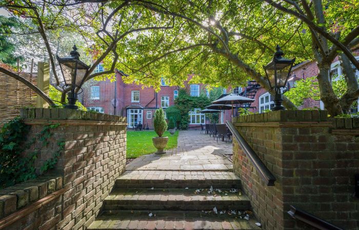 The Crown Manor House Hotel