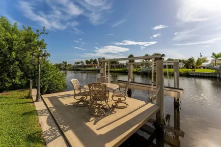 Gogo House in Port Charlotte Отели рядом с достопримечательностью «Кидстар Парк»