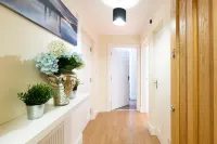 1-Bedroom Apartment with Balcony, Hoddesdon Hotels in Hoddesdon