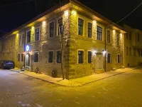 Konak Esila Hôtels à proximité de : Ganime Ozadam Ilkogretim Okulu