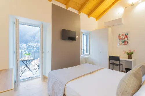 Pozzo Vertical Apartment with Garden and Parking by Rent All Como