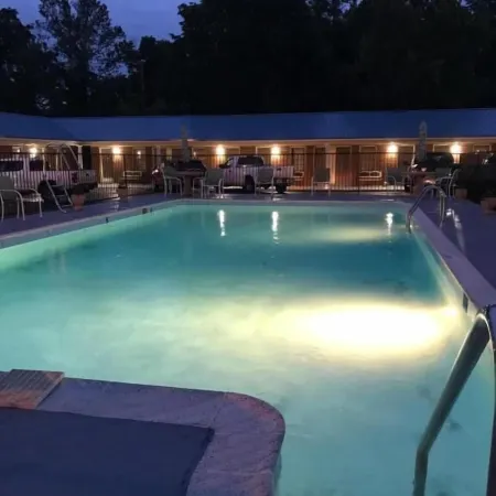 Merrimac Inn & Suites