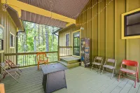 Backwoods Getaway Cozy Villa for 12 with Hot Tub Game Room - Homestays
