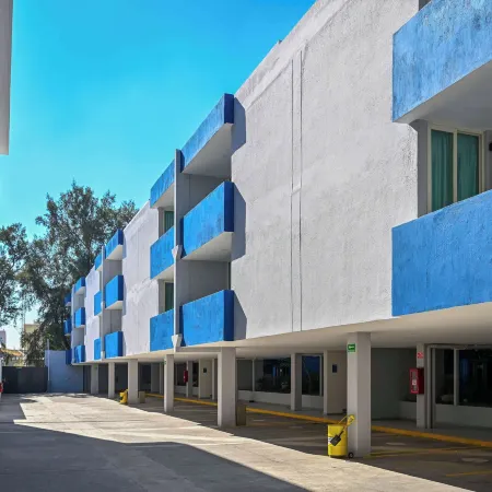 Vista Express Guadalajara Expo SureStay Collection by BW