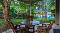 Room in Villa - Zambezi Family Lodge - Elephant Room