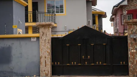 Impeccable 2-Bed Apartment in Accra