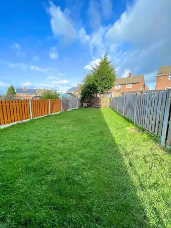 6 Person Spacious Home with Garden