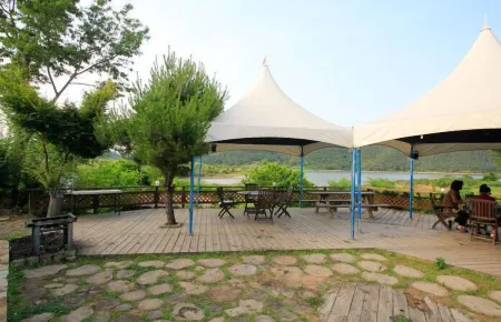 White House on the Hill HayanZip Отели рядом с достопримечательностью «Чинянхо»