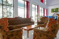 RedDoorz Plus Syariah Near Stasiun Pekalongan 2 Hotels in West Pekalongan