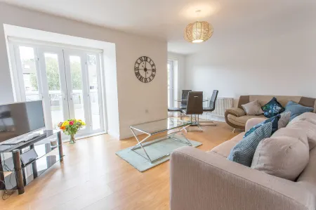 Weekly & Monthly Stays Available, Leisure & Business, 2 Bedrooms, Near Jr Hospital, Oxford