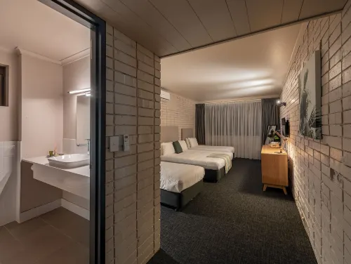 Palms Hotel Hotels in Yagoona