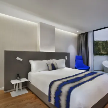 Ultra Tel Aviv Boutique Hotel Отели рядом с достопримечательностью «Парк ХаЯркон»
