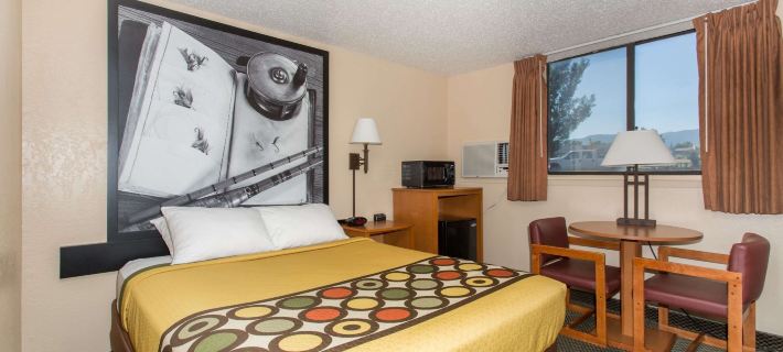 Super 8 by Wyndham Casper West by the River Отели в г. Каспер