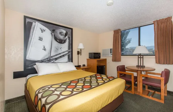 卡斯珀西河畔速8酒店