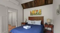 MAD House Rentals 10 Bedroom Lodge by RedAwning - Balkoner
