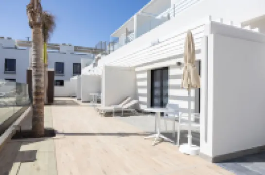 Esmeralda Cotillo Homes by Livvo