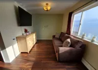 {Forget-Me-Not Inn} Alaskan Waterfront Vacation Rental (Eagle Suite)