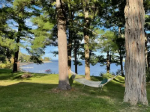 4 Bedroom 2 Bathroom Entire Home with Walk-In Lake Access