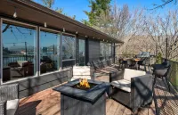 Riverview Home - walking trails - convenient location