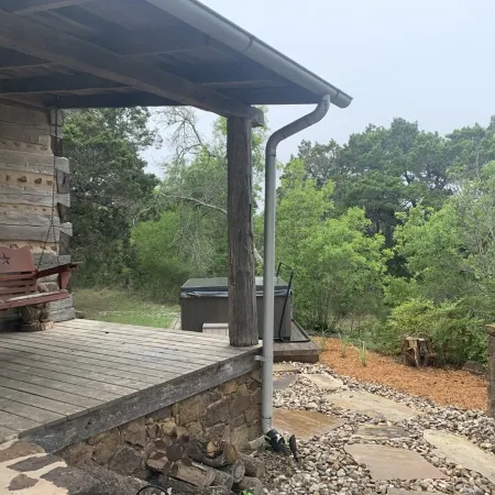 Hill Country Log Cabin Close to Wimberley & Dripping Springs Shopping and Dining