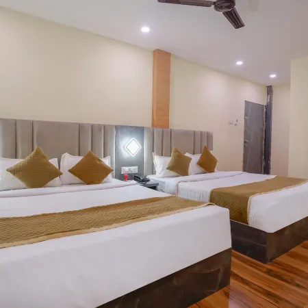 Hotel Crystal Castle Goregaon West Link Road, Mumbai Отели рядом с достопримечательностью «Пляж Акса»